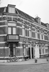 72349 Gezicht op de voorgevels van de panden Vleutenseweg 126-hoger te Utrecht, links de Balistraat.